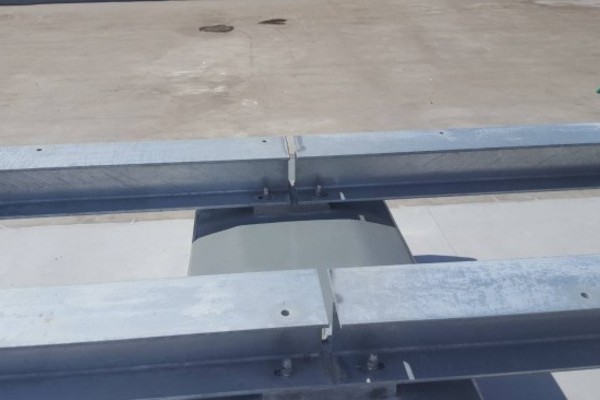 相模原郵便局屋上設備架台基礎工事