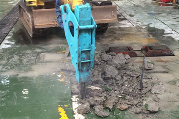 自動車整備工場内ピット入替え工事