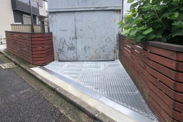 横浜市　M様邸、倉庫内駐車場床張替え及び鉄骨補強工事が完了致しました！