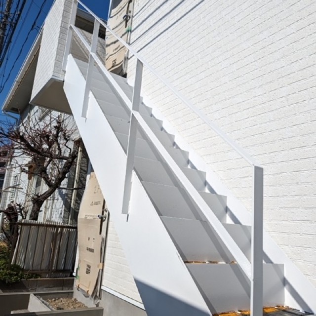 川崎市にて鉄骨階段取付工事が完了いたしました！