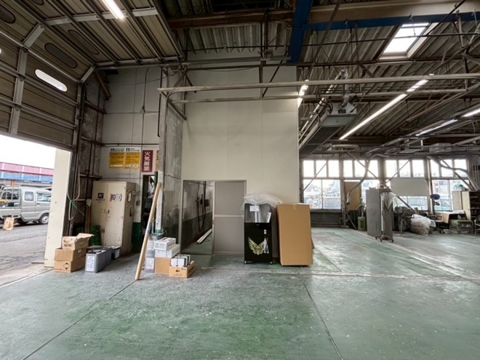 平塚市　某自動車工場　内装増築工事のサムネイル